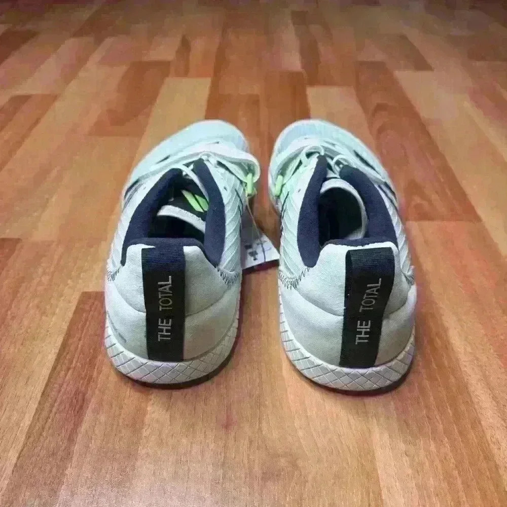 ๐ฐHUGE CLEARANCE SALE ๐ฐ Adidas The Total Mens Training Shoes (ID0353) - Picture 13 of 15